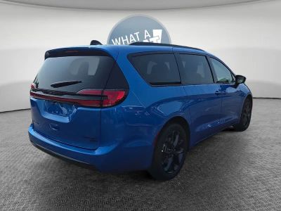 2027 Chrysler Pacifica — rear three-quarter view