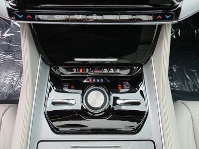 2026 Jeep Grand Wagoneer - Photo 17