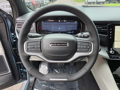2026 Jeep Grand Wagoneer - Photo 18