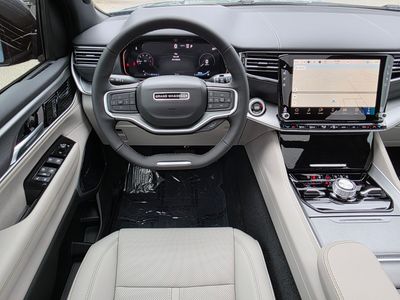 2026 Jeep Grand Wagoneer - Photo 12