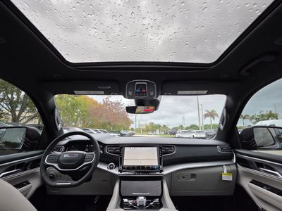 2026 Jeep Grand Wagoneer - Photo 11