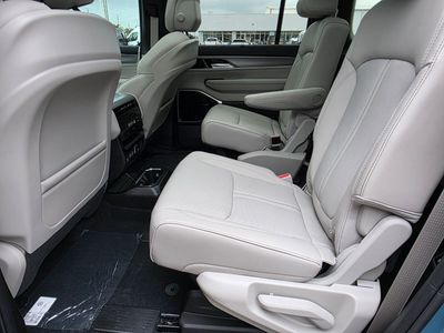 2026 Jeep Grand Wagoneer - Photo 9