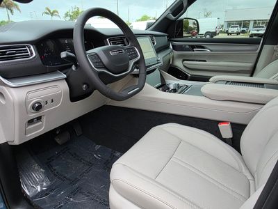 2026 Jeep Grand Wagoneer - Photo 15