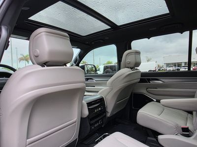 2026 Jeep Grand Wagoneer - Photo 10