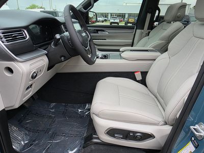 2026 Jeep Grand Wagoneer - Photo 14