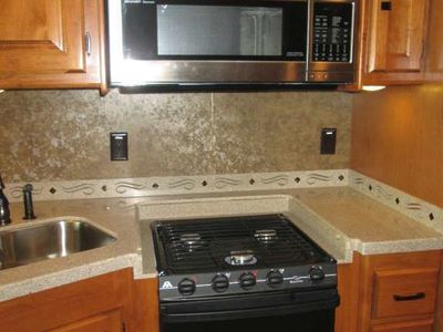 2014 Tiffin Motorhomes Allegro RED — photo 25 view