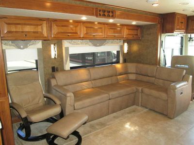 2014 Tiffin Motorhomes Allegro RED — photo 27 view