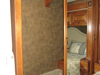 2014 Tiffin Motorhomes Allegro RED — photo 28 view