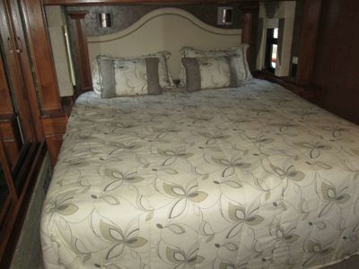 2014 Tiffin Motorhomes Allegro RED — photo 26 view