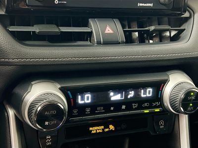 2021 Toyota RAV4 - Photo 23
