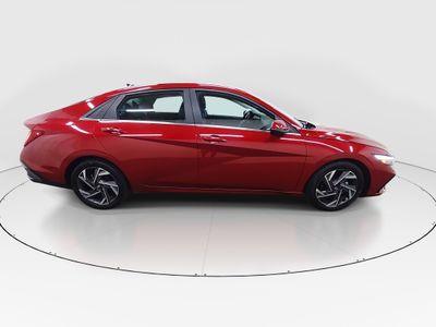 2024 Hyundai Elantra — photo 8 view