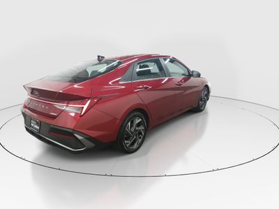 2024 Hyundai Elantra — photo 7 view