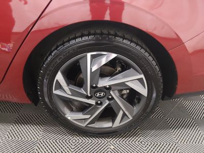 2024 Hyundai Elantra — photo 10 view