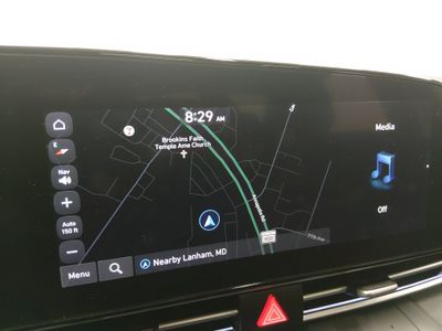2024 Hyundai Elantra — photo 17 view