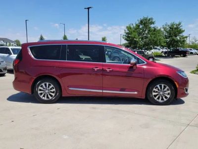 2020 Chrysler Pacifica Hybrid — side profile view