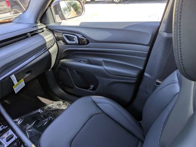 2026 Jeep Compass — photo 17 view