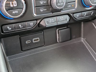 2023 Chevrolet Suburban - Photo 40