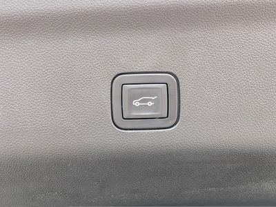 2023 Chevrolet Suburban - Photo 22