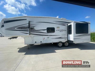 2011 Cruiser CF315RE — rear three-quarter view
