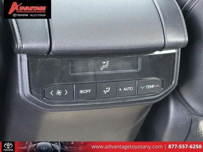 2026 Toyota Highlander — photo 15 view