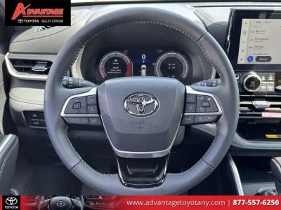 2026 Toyota Highlander — photo 18 view