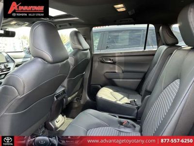 2026 Toyota Highlander — photo 12 view