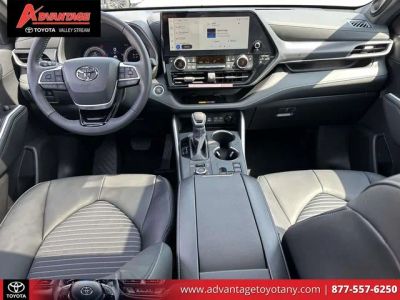 2026 Toyota Highlander — photo 17 view
