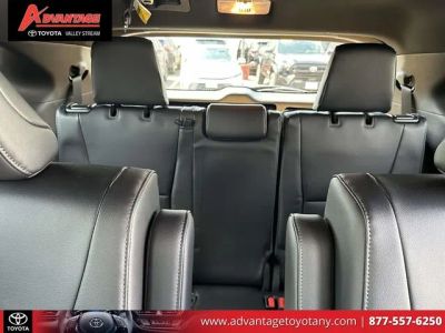 2026 Toyota Highlander — photo 13 view