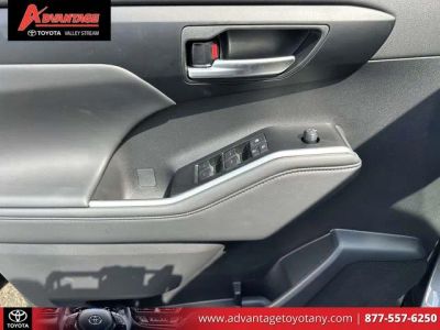 2026 Toyota Highlander — photo 20 view