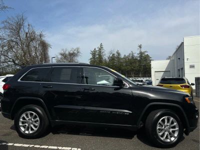 2021 Jeep Grand Cherokee — rear three-quarter view