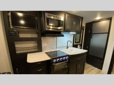 2023 Coachmen RV Freedom Express — photo 29 view