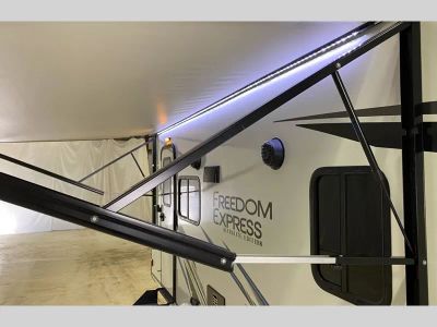 2023 Coachmen RV Freedom Express — photo 25 view