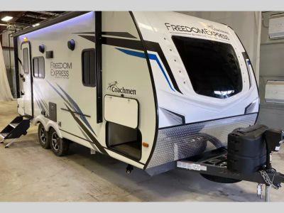 2023 Coachmen RV Freedom Express — photo 22 view