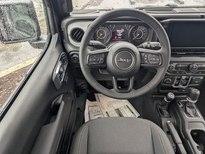2026 Jeep Wrangler - Photo 14