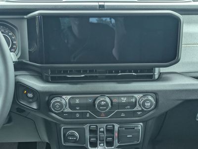 2026 Jeep Wrangler - Photo 16