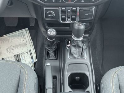 2026 Jeep Wrangler - Photo 18