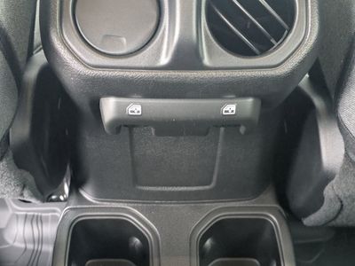 2026 Jeep Wrangler - Photo 12