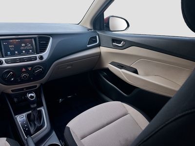 2022 Hyundai Accent - Photo 16