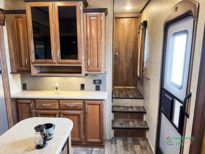 2016 Keystone RV Montana High Country — photo 16 view