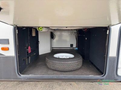 2016 Keystone RV Montana High Country — photo 13 view