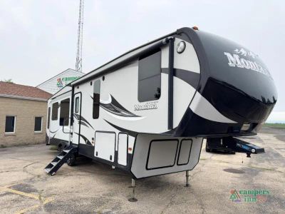 2016 Keystone RV Montana High Country — front three-quarter view