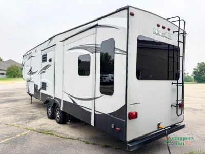 2016 Keystone RV Montana High Country — photo 7 view