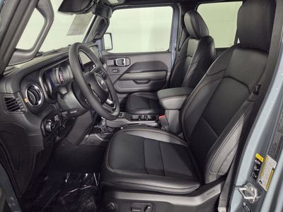 2026 Jeep Gladiator — photo 8 view