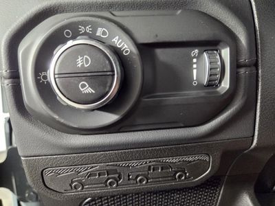 2026 Jeep Gladiator — photo 15 view