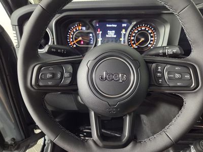 2026 Jeep Gladiator — photo 12 view