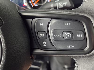 2026 Jeep Gladiator — photo 13 view