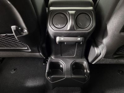 2026 Jeep Gladiator — photo 18 view