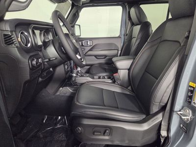2026 Jeep Gladiator — photo 9 view