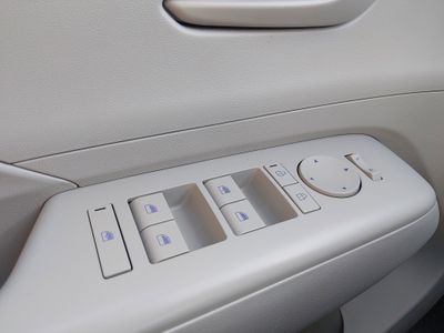 2025 Hyundai Kona — photo 18 view