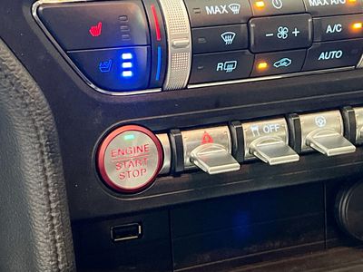 2020 Ford Mustang - Photo 20